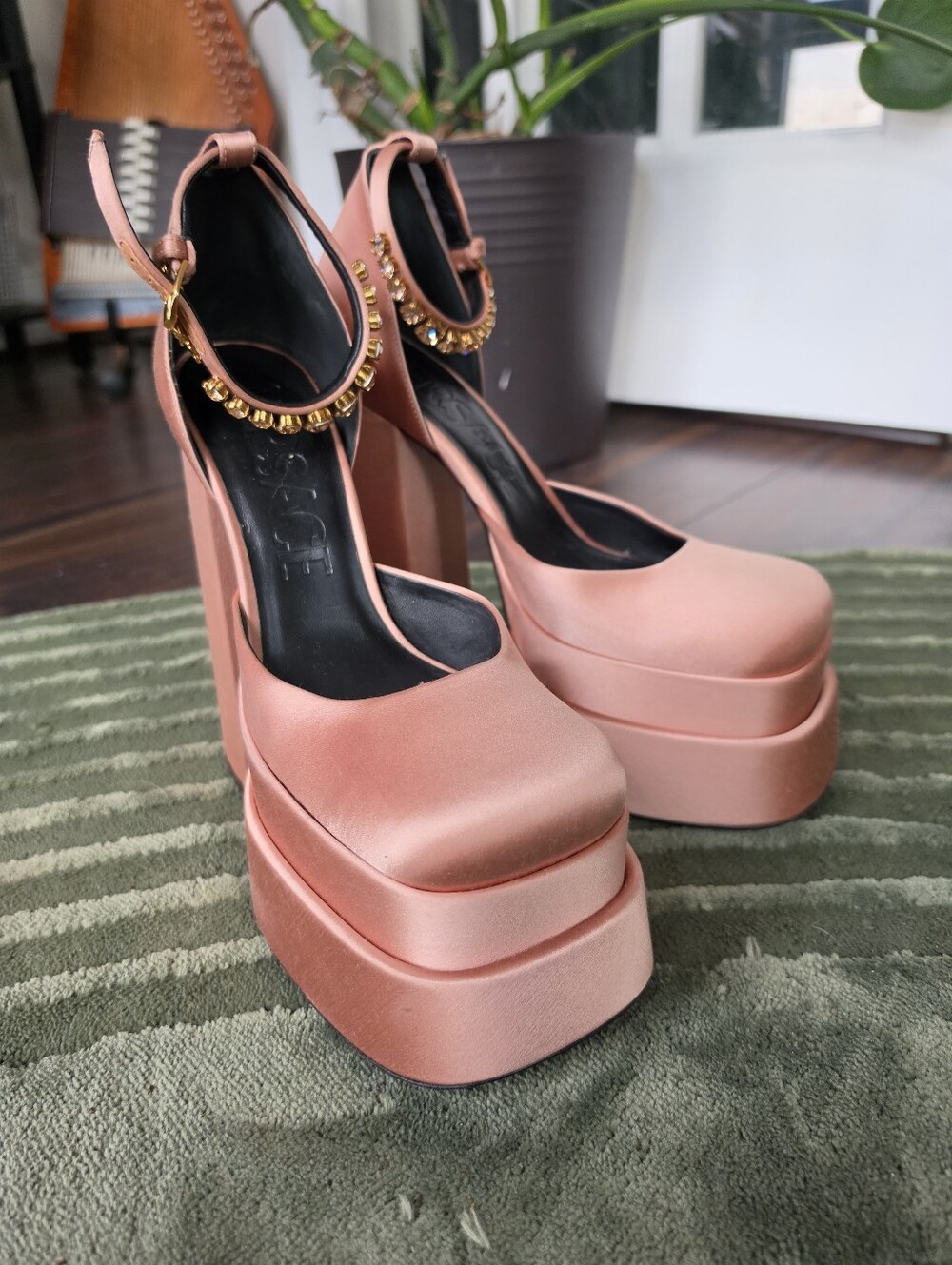 Versace Aevitas Medusa Satin Platform Pump Rhinestones Charm Mauvelous Gold Pink